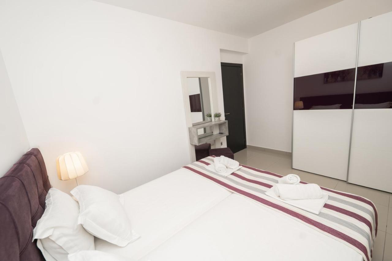 Aelia Apartments Néa Péramos Eksteriør bilde